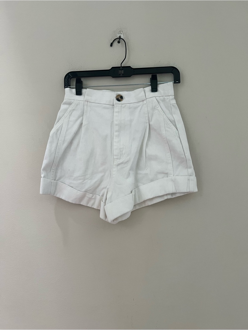 Zara High-Waist White Cuffed Shorts - Picture 4 of 9